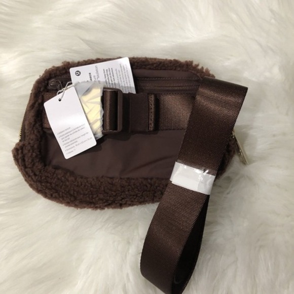 Brand New Lululemon Everywhere Fleece Belt Bag (1L,Brown Earth Gold) Women Bags - Picture 5 of 5